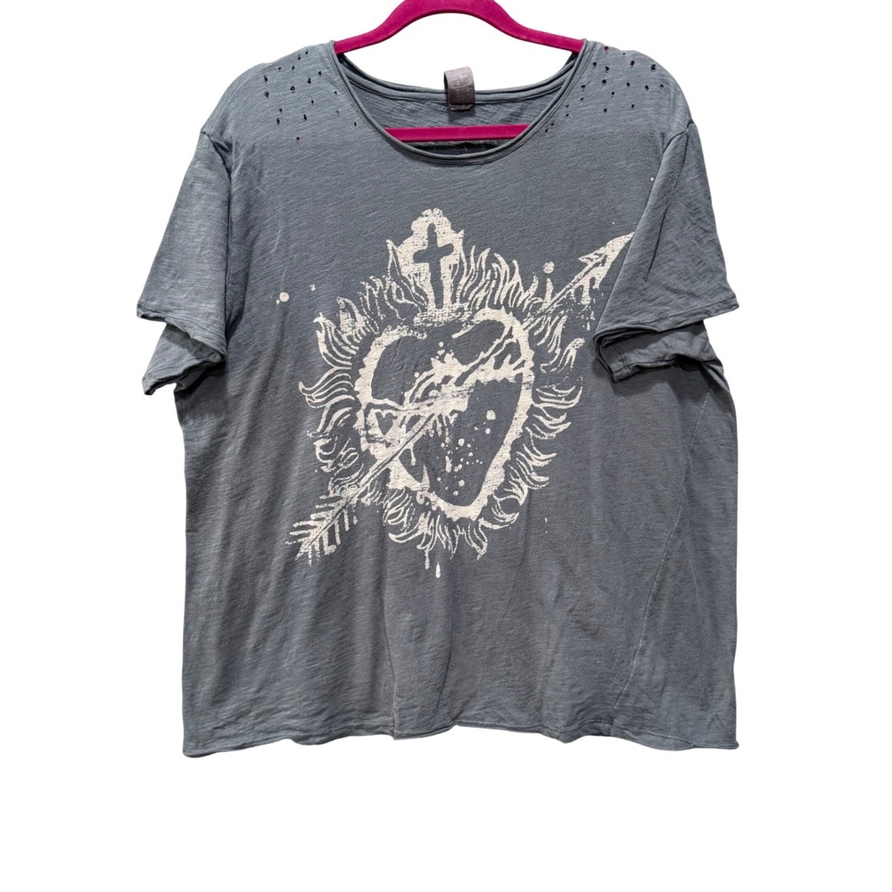 Magnolia Pearl Sacred Heart T-Shirt Bisou/Gray Distressed Oversized OS Lagenlook